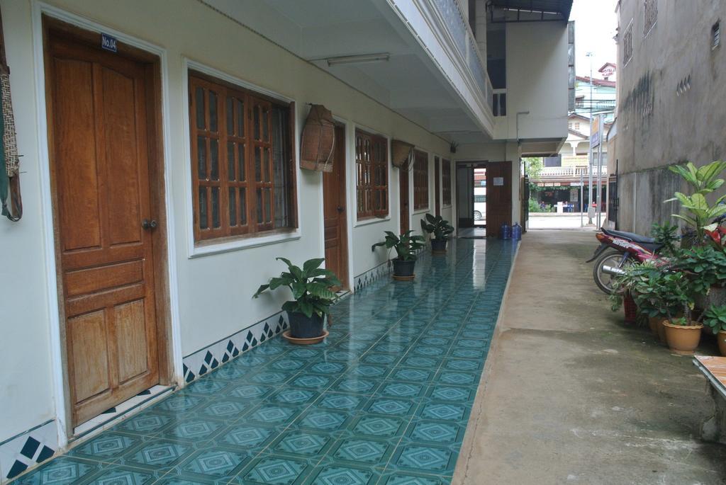 Nice Guesthouse Muang Phônsavan Exteriör bild
